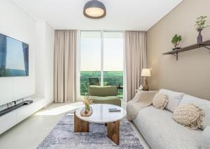 Setusvæði á HomesGetaway-2BR Apt in Al Wasl 1 Residences