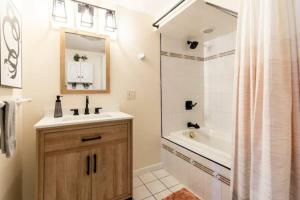 Galeriebild der Unterkunft Waterfront house near the Niagara Falls/Canal/Canadian Border in Tonawanda + 141 Fotos