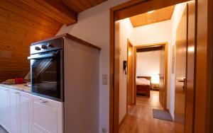 Küche/Küchenzeile in der Unterkunft Ferienwohnung „Rose“