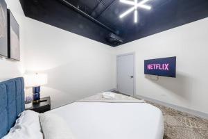 a bedroom with a bed and a sign on the wall at Group-Friendly 6BR Luxury Suite in Prime South Loop Location with Optional Parking and Gym Access Near McCormick Place, Soldier Field and Grant Park in Chicago