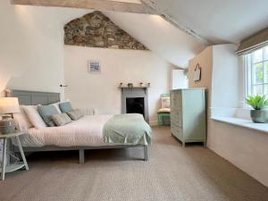 a bedroom with a bed and a fireplace at Cosy Cottage Central Marazion with Parking in Marazion