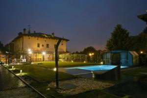 Bazén v ubytování BALDA HOUSE, covered and heated pool Only for you nebo v jeho okolí
