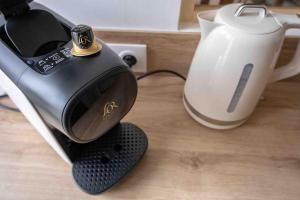 a hair dryer sitting on a table next to a blender at Superbe duplex « le Grévy » in Dole +9 photos