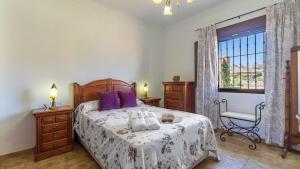 Postel nebo postele na pokoji v ubytování Villa Medina Torrox by Ruralidays + 21 fotografií