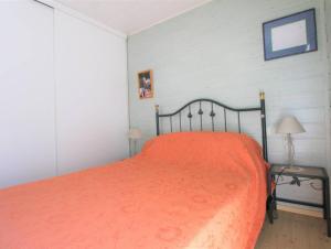 מיטה או מיטות בחדר ב-GASMIM41 - Golfe de St-Tropez - Chalet 3 chambres climatisé dans domaine privé