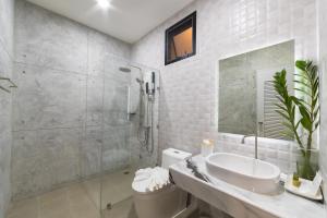 Koupelna v ubytování Destino Hotel Surin + 51 fotografií