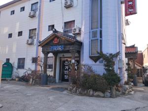 a building with a sign in front of it at GwiBinJang Motel in Paju