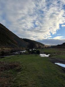 a river in a field next to a river gmaxwell gmaxwell gmaxwell gmaxwell gmaxwell gmaxwell gmaxwell at East Learmouth Lakeside Lodges in Cornhill-on-tweed