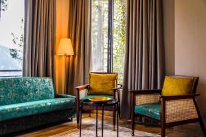 Ein Sitzbereich in der Unterkunft Lemon Lodges By Roomy, Nathiagali