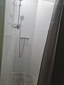 Ένα μπάνιο στο Oli-DGR, Monteurwohnung