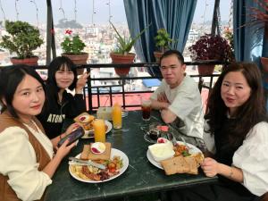 Gasten van Yog Hostel- Rooftop Yoga & Backpacker Social Stay in Thamel, Kathamndu