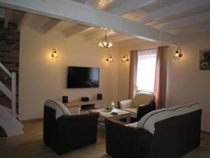 Telewizja i/lub zestaw kina domowego w obiekcie Santoczno Santohaus Dom Wakacyjny nr 7