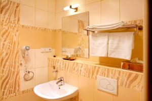 Koupelna v ubytování Danubia Gate Hotel