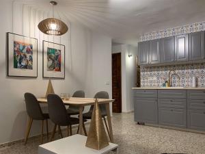 Kuchnia lub aneks kuchenny w obiekcie Villa Little Castle Sea&Mountain - villa vistas al mar y piscina privada en Capistrano Village urbanización, Nerja
