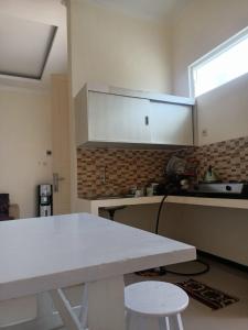 Η κουζίνα ή μικρή κουζίνα στο D'Cordoba D2, keluarga