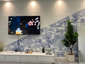 TV a/nebo společenská místnost v ubytování Chambers Suite Studio KLCC PWTC by Unimax