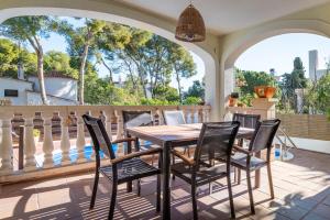 En balkon eller terrasse på AT012 Piscina privada, muy bien equipado, la playa a 250 metros