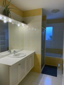 Φωτογραφία από το άλμπουμ του 1 chambre d'hôte moderne au calme à 15mn du Puy du Fou σε Mortagne-sur-Sèvre +14 φωτογραφίες