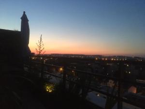 شرفة أو تراس في Chambre privée dans un roof-top unique vue 360°