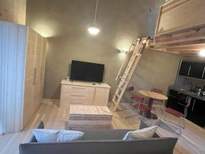 TV a/nebo společenská místnost v ubytování B&B Zirbenduft