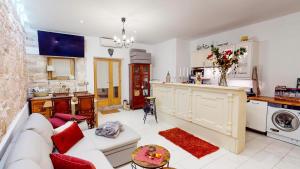 a living room with a couch and a kitchen at Apartment Michaela 4-Sterne & Parking in Rovinj