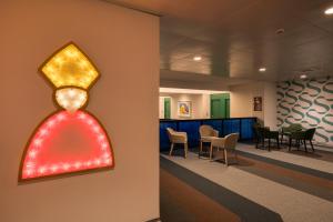 ナポリにあるSmart Hotel Napoliの心臓絵壁 +37枚の写真