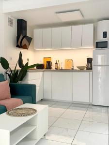 Kuchyňa alebo kuchynka v ubytovaní Apartament Casa Milo playa Los Locos + 33 fotografií