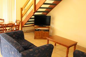 TV o dispositivi per l'intrattenimento presso Seashells Beachfront Resort