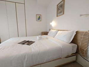 Un pat sau paturi într-o cameră la Papavero70