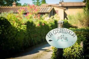 a sign for a garden in a yard at Castellaccia contemporary country house in San Gimignano
