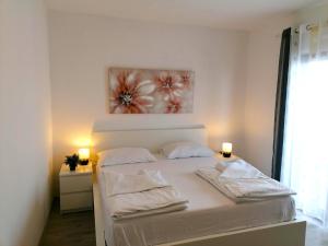 Giường trong phòng chung tại Family apartments K&M