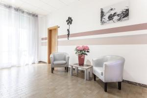 A seating area at Hotel Vittoria