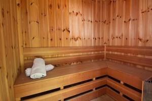ハッド・ネスにあるאוויר ואווירה - בקתות מקסימות עם ג'קוזי פרטי ונוף ישיר לכנרתの木製サウナ(タオル2枚付)