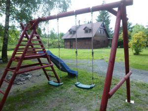 Kawasan permainan kanak-kanak di Chata v Beskydech