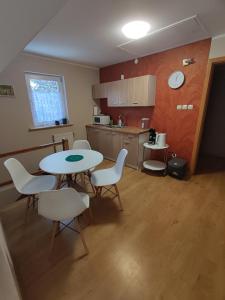 a kitchen with a table and chairs in a room at Zielony Zakątek in Piechowice