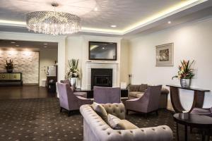 a lobby with couches and a fireplace and a chandelier at Foothills in Lilydale