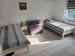 Tempat tidur dalam kamar di APARTMAN “POD KRALJEVICOM”