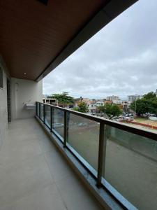 a balcony of a building with a view of a street at MDJ Suítes in Cabo Frio