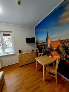 Telewizja i/lub zestaw kina domowego w obiekcie Szkolne Schronisko Mlodziezowe w Olsztynie