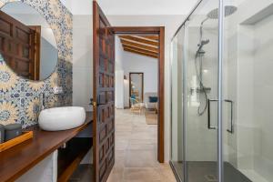 A bathroom at Villa Anna - PlusHolidays