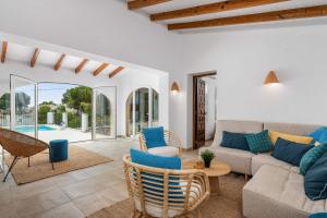 A seating area at Villa Anna - PlusHolidays