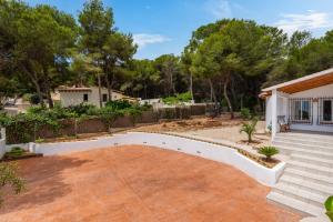 A garden outside Villa Anna - PlusHolidays