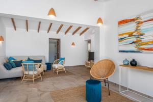 A seating area at Villa Anna - PlusHolidays