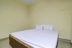 מיטה או מיטות בחדר ב-SPOT ON 81062 Moonlight Hotel
