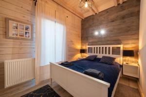 Giường trong phòng chung tại Perle (Ferienhaus) an der polnischen Ostsee