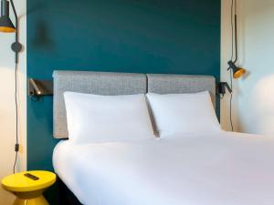 Postel nebo postele na pokoji v ubytování ibis Saint Paul Trois Chateaux