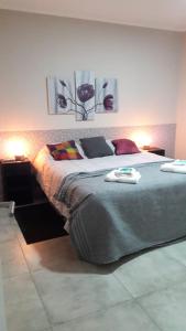 a bedroom with a bed with two towels on it at Complejo Ermindo I in Rafaela