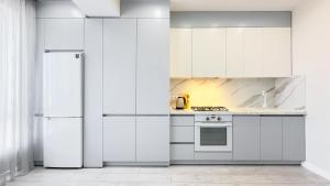 Η κουζίνα ή μικρή κουζίνα στο Tourist Grand Ismail Apartments +66 φωτογραφίες