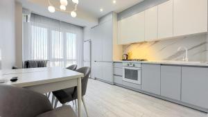 Η κουζίνα ή μικρή κουζίνα στο Tourist Grand Ismail Apartments