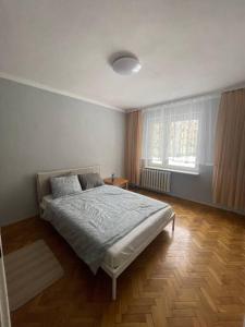 Postel nebo postele na pokoji v ubytování MIESZKANIE W IDEALNEJ LOKALIZACJI